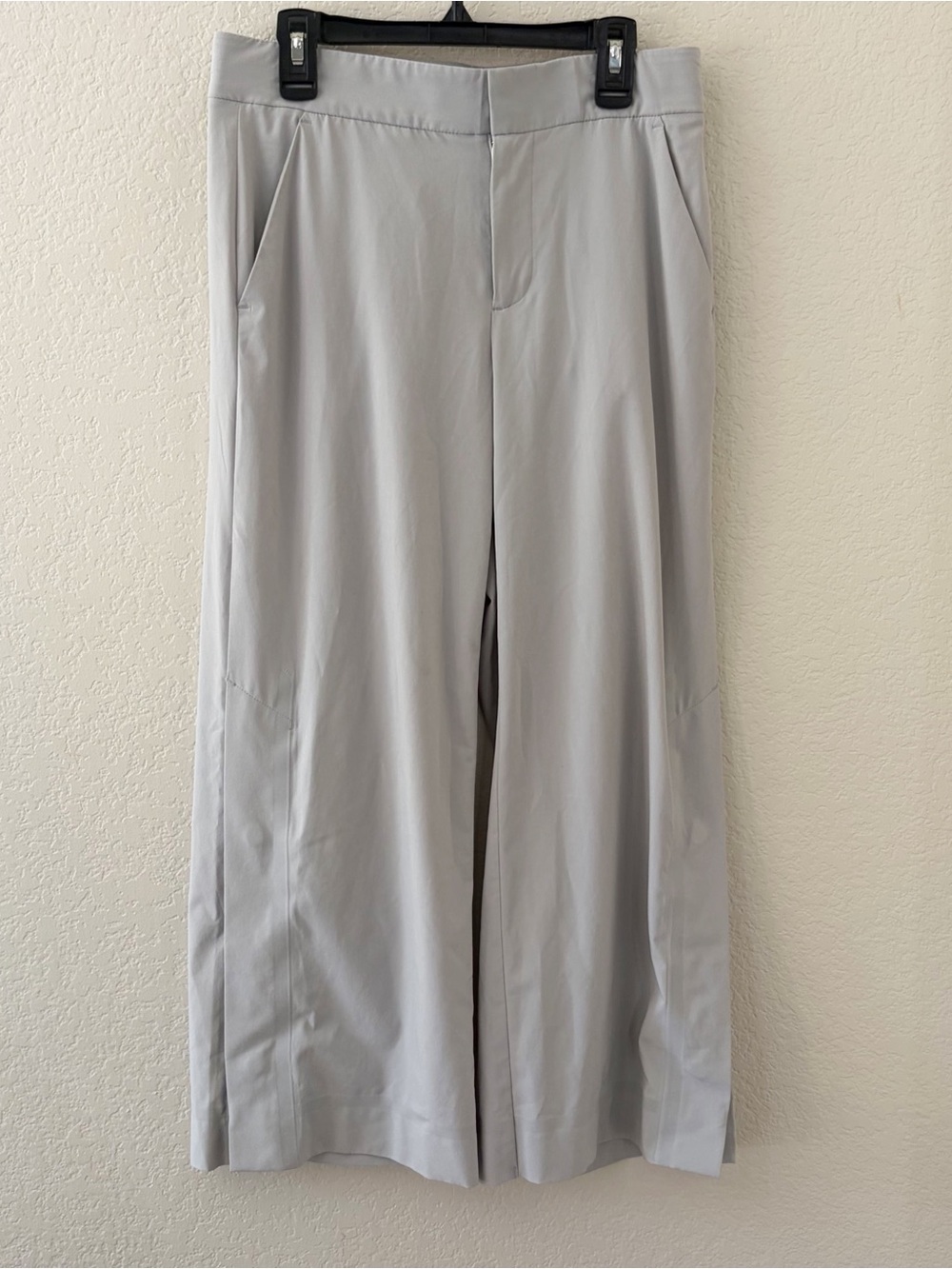 Athleta Womens Size 0 Tribeca Crop Pants Gray Snap Leg